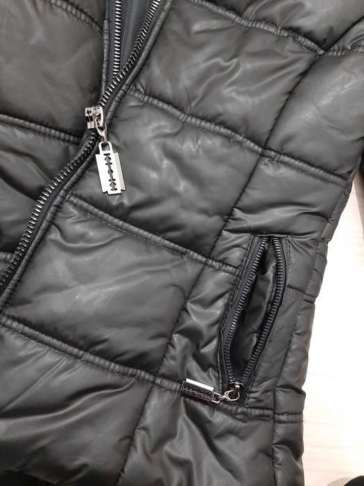 Kurtka puxovik pochti yengi