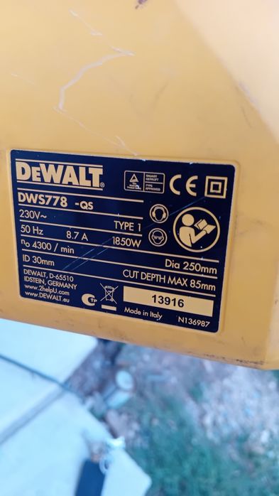 Vând circular dewalt de taiat în unghi cu șină