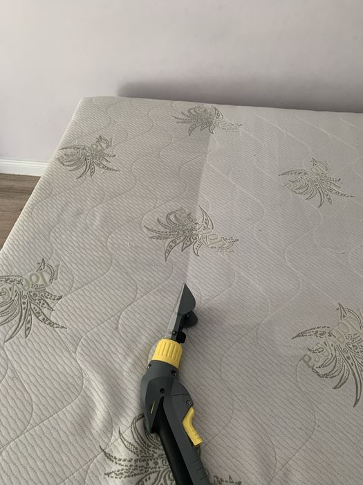 Curățare Canapele, Colțare, Fotolii și Scaune – Injecție-Extracție