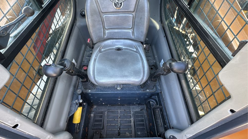 Mini-incarcator bobcat CASE SR 210