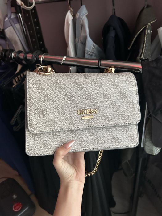 Сива чанта guess