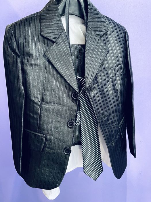 Елегантен Детски Костюм от 5 части - 4г.