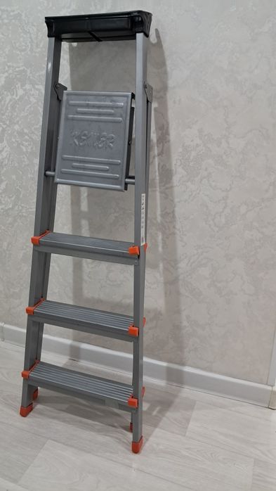 Стремянка продается