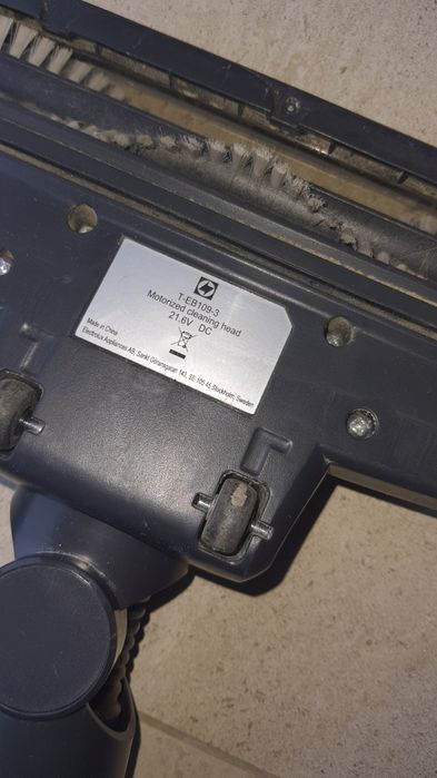 Aspirator vertical ELECTROLUX în garanție