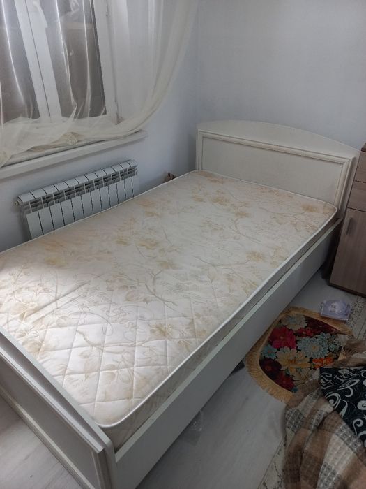 Спальный кровать