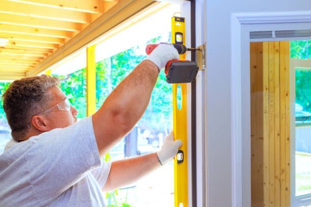 Reparatii usi si geamuri - reglaje, balamale, mecanisme, fara inlocuire completa