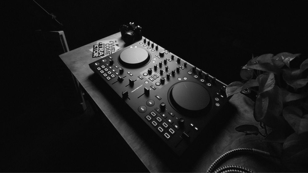 Dj контроллер Traktor MX2