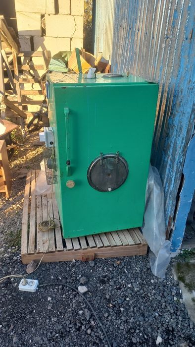 Инкубатор на 210 яйц