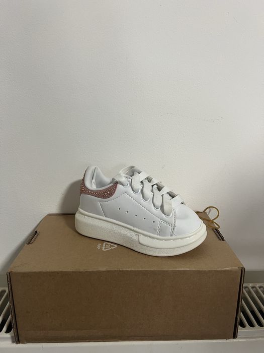 Ghete si adidasi. Copii redusi la 80 lei