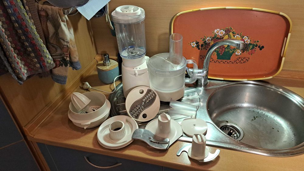 Работещи Кухненски робот Kenwood и Миксер AEG