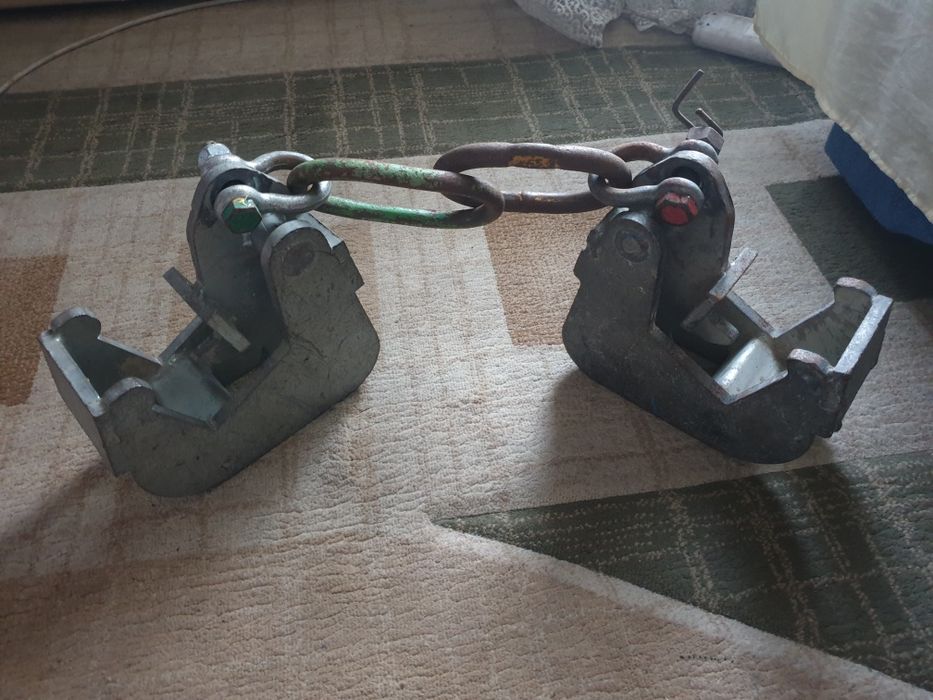 Захваты  для железной опалубки.