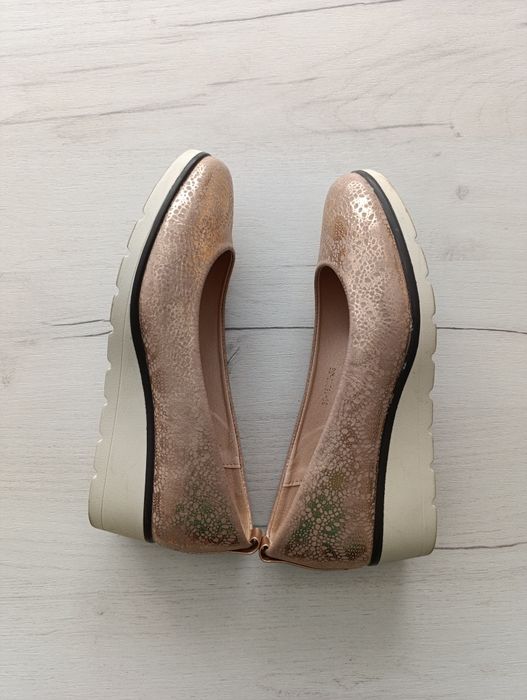 Дамски обувки на платформа