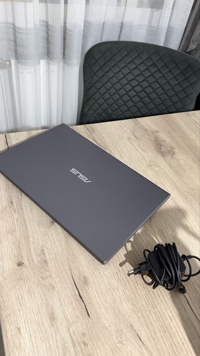 Laptop Asus tastatura iluminata Amprenta