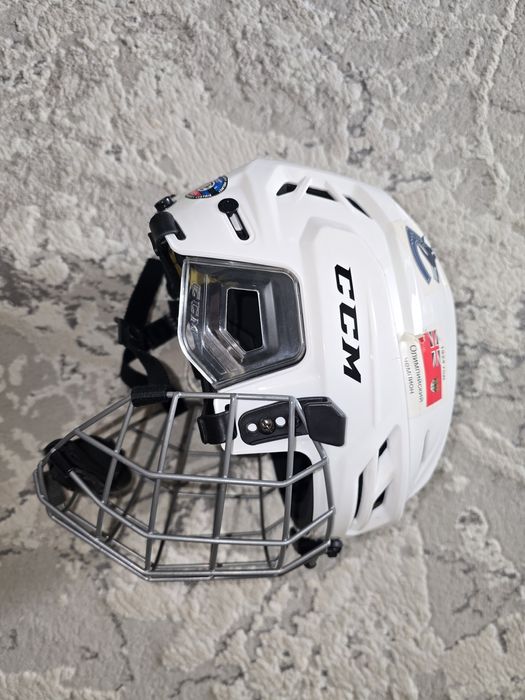 Шлем хоккейный на 4-6 лет