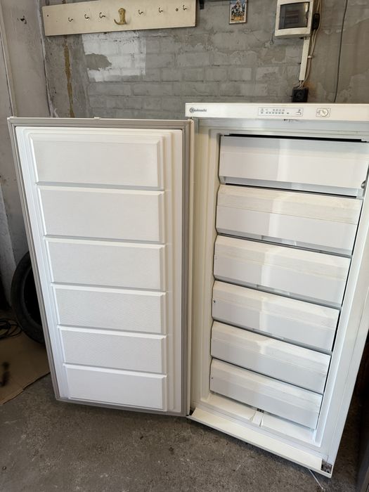 Професионален фризер