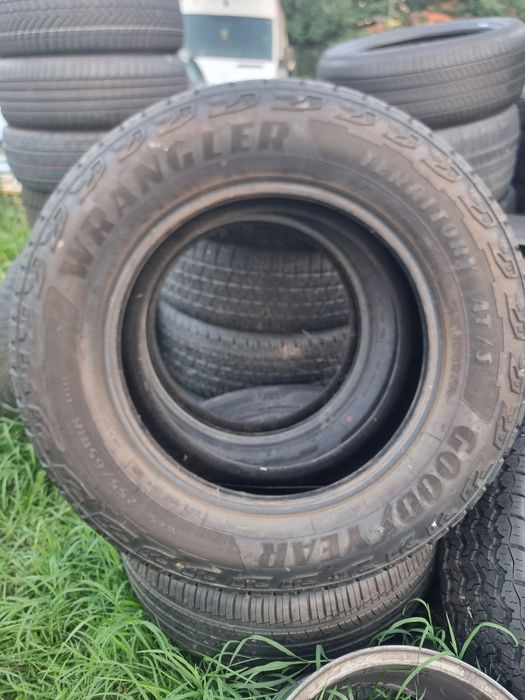 Vand anvelope 255 65 r18.  Jeep