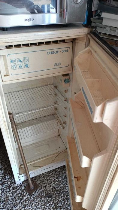 Продам   рабочий холодильник .