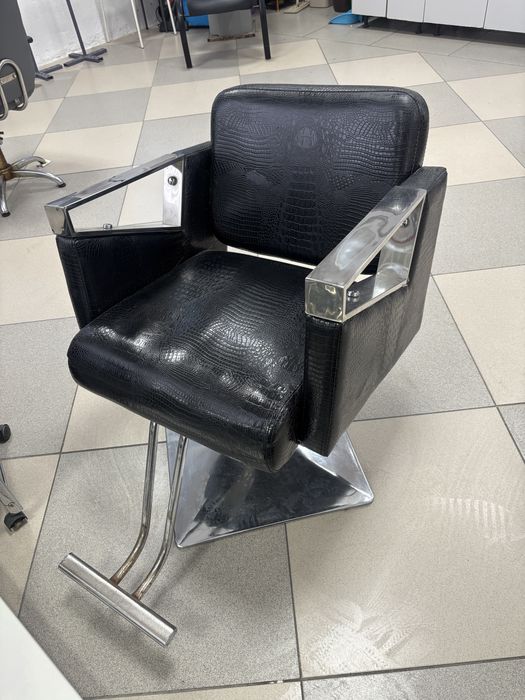 Парикмахерское кресло