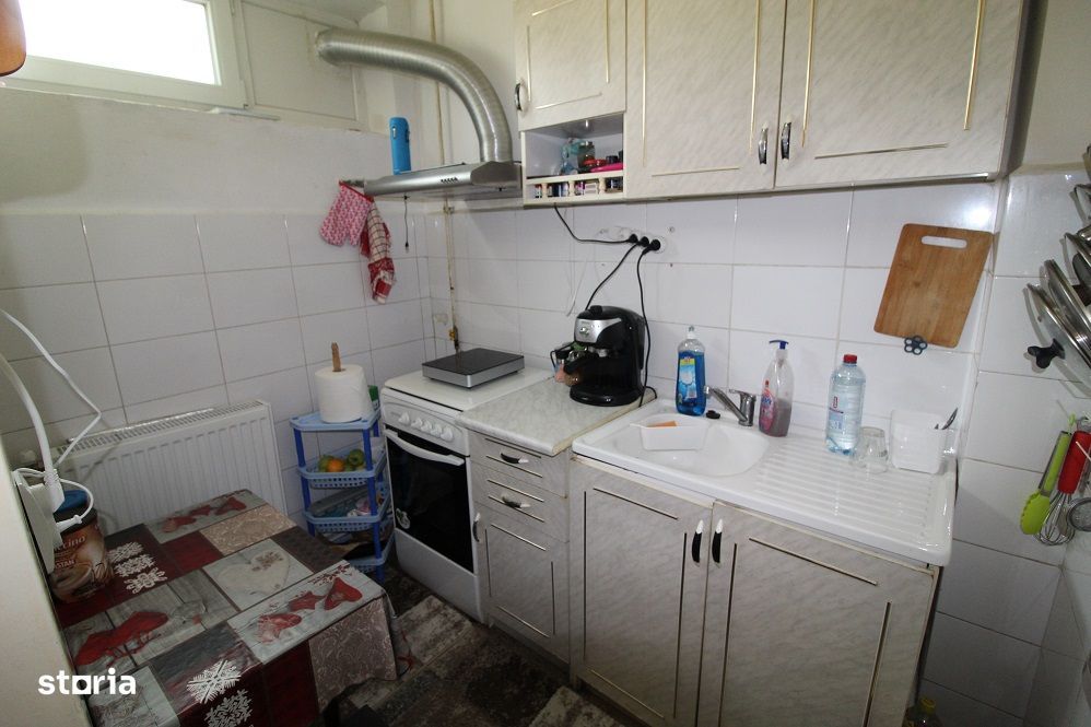 Închiriez garsonieră în Hunedoara, zona Bd. Dacia-Sanitas, etaj 1...