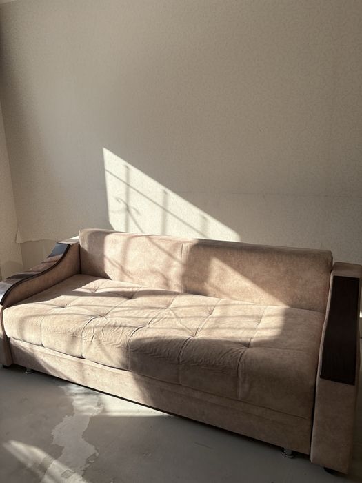 Диван велюр бежевый