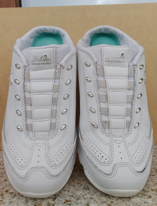 Vând adidași Skechers mărimea 38