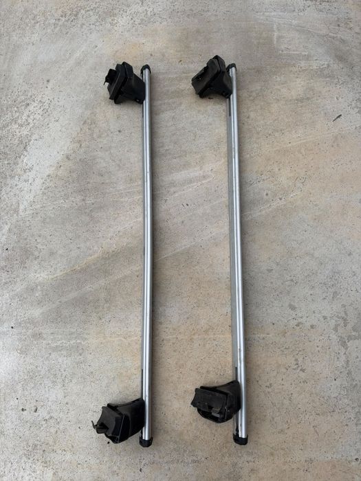 Bare transversale Thule AeroBar + Picioare Thule 754 - Compatibile VW Passat și alte modele