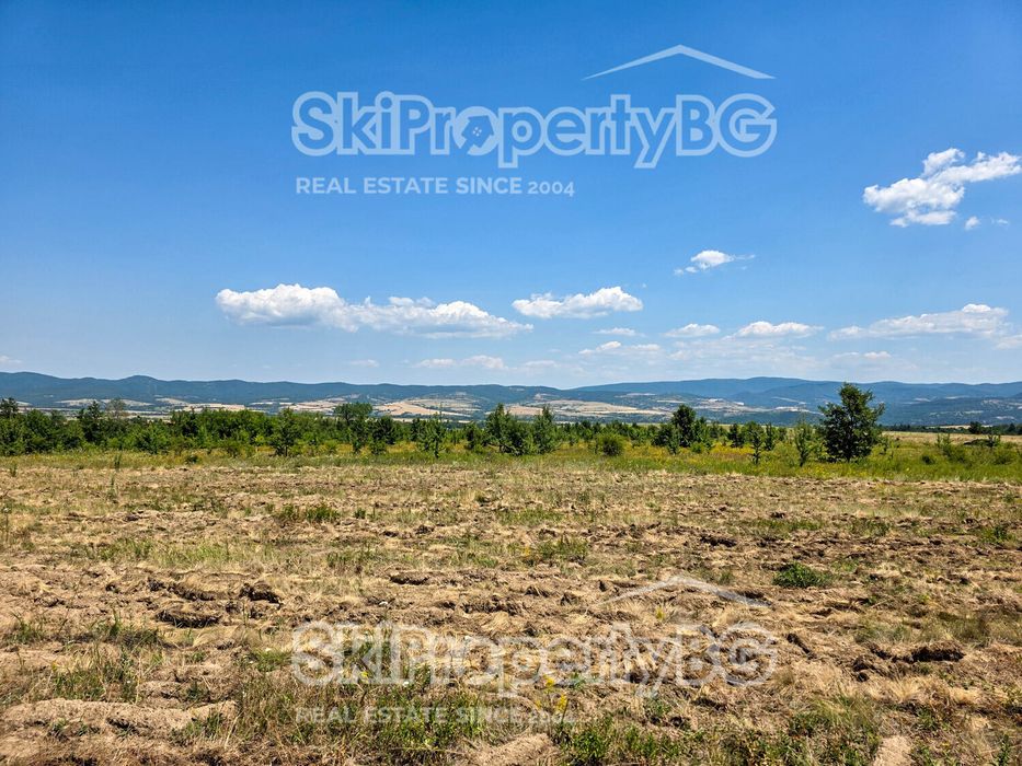 Парцел до голф клуб Ибър в Долна Баня!