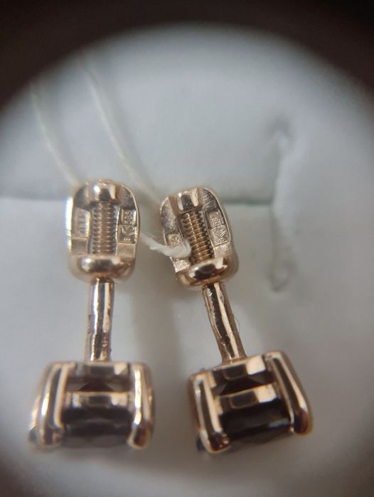 Новые золотые пусеты с гранатами