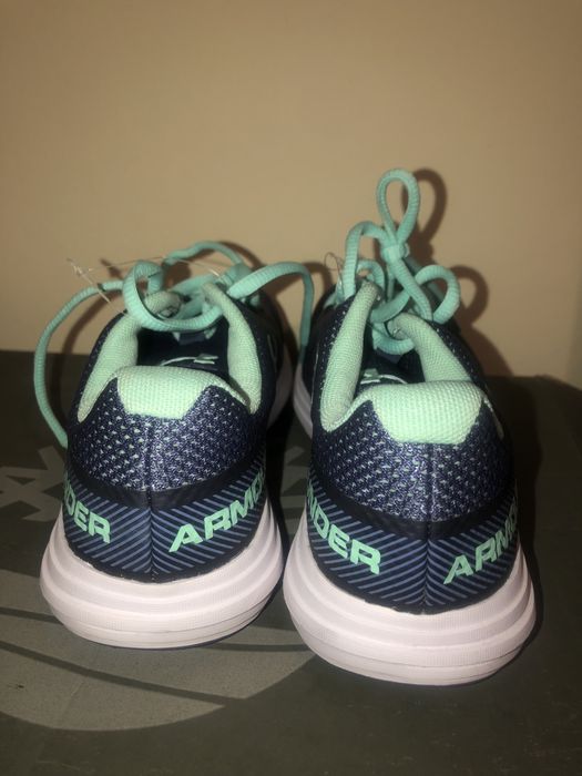 Дамски маратонки under armour