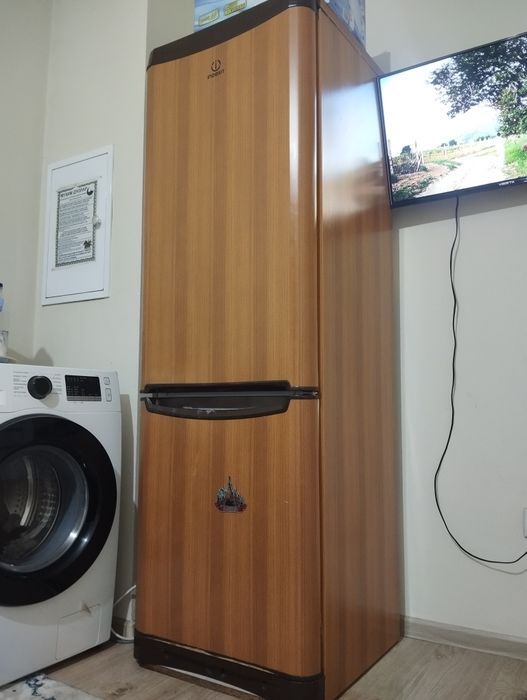Продается холодильник Indesit