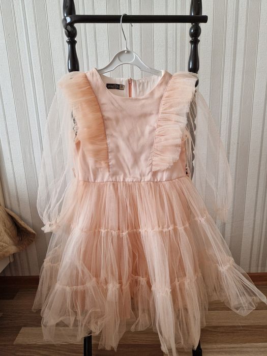 Продам платья на девочек