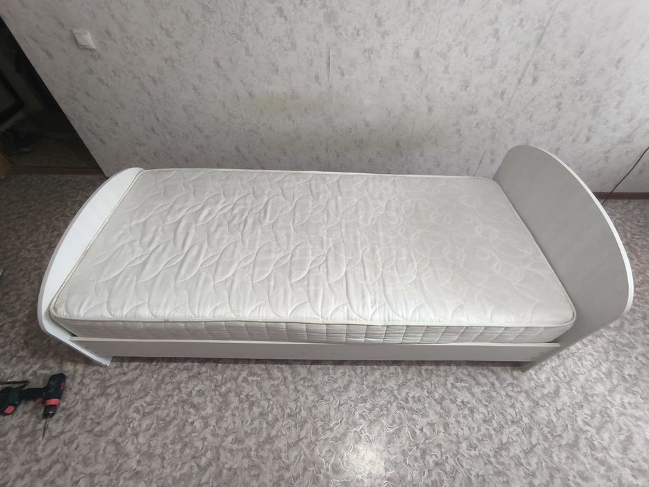 Продам кровать крепкая