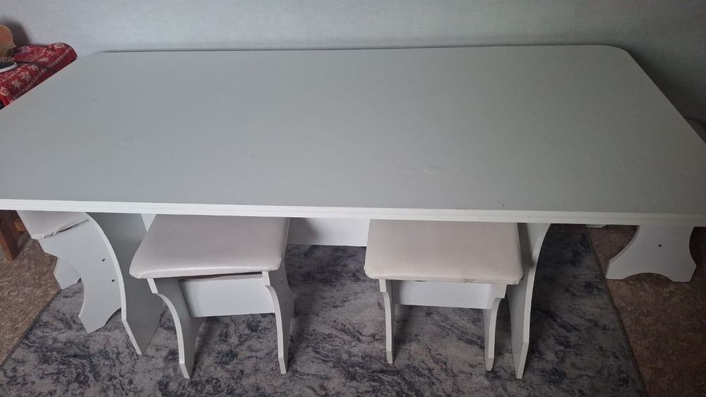 Продам стол и стулья