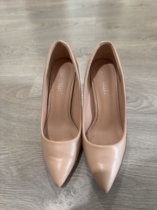 Туфли бежевые на каблуках