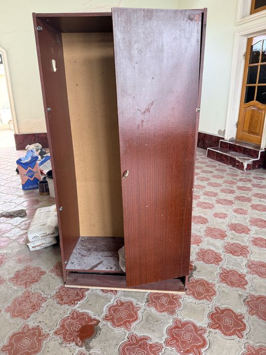 Shkaflar sotiladi hammasi 500.000