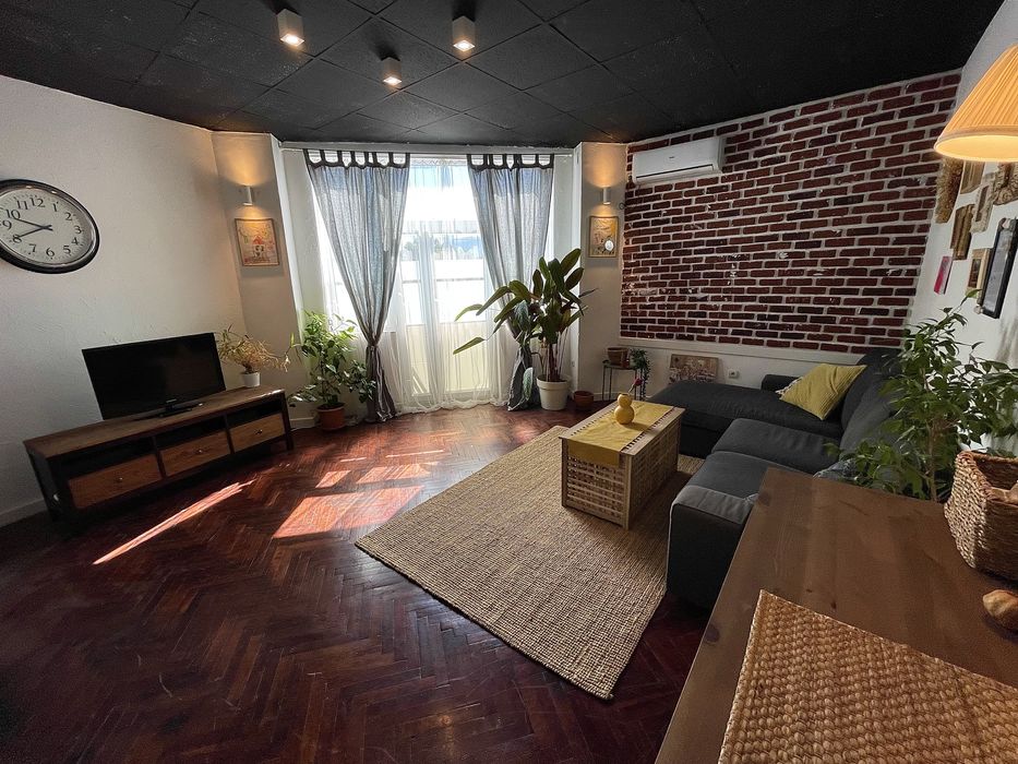 Продава се Многостаен апартамент в София, Толстой - 100 кв.м за 1950 €/кв.м - Снимка #2