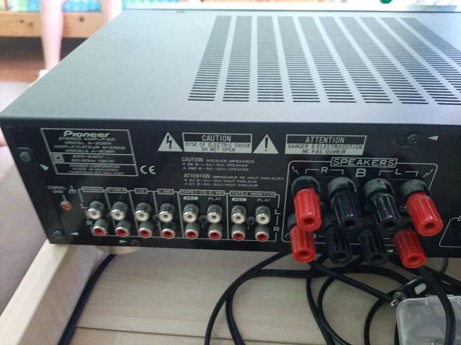 Усилвател Pioneer A-209R и две тонколони