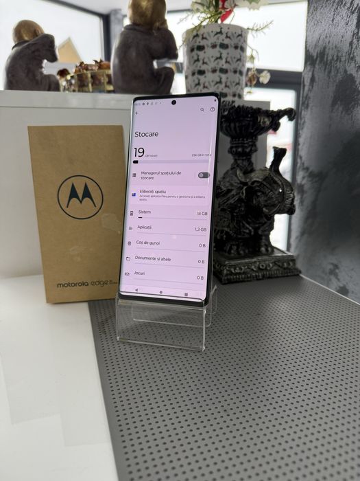 Vand motorola edge 30 ultra de 256 gb nou