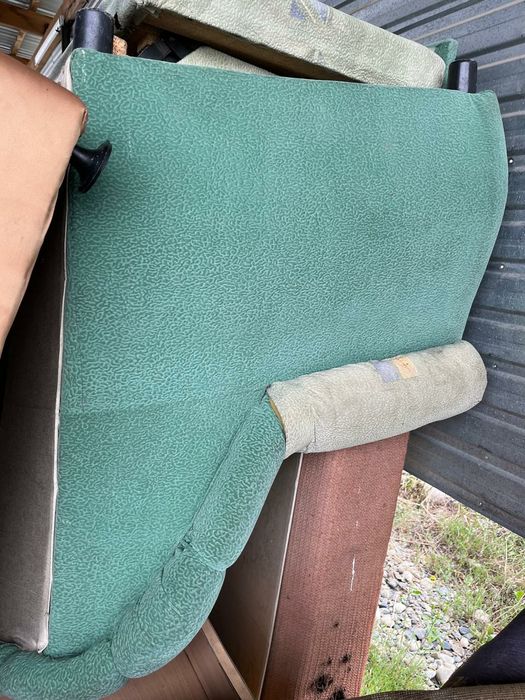 Диван зелёный б/у