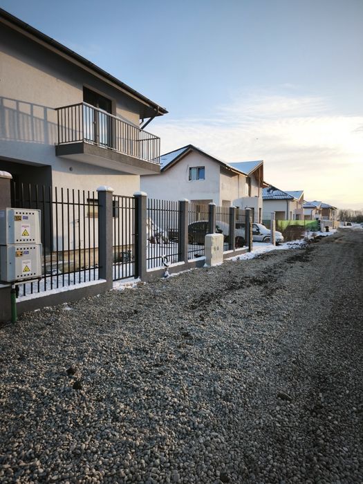 Vând casă în Măgurele, 3 dormitoare, 3 bai, bucătărie închisă