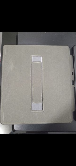 Vând kindle scribe