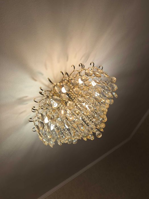 Продам люстру для спальни и гостинной