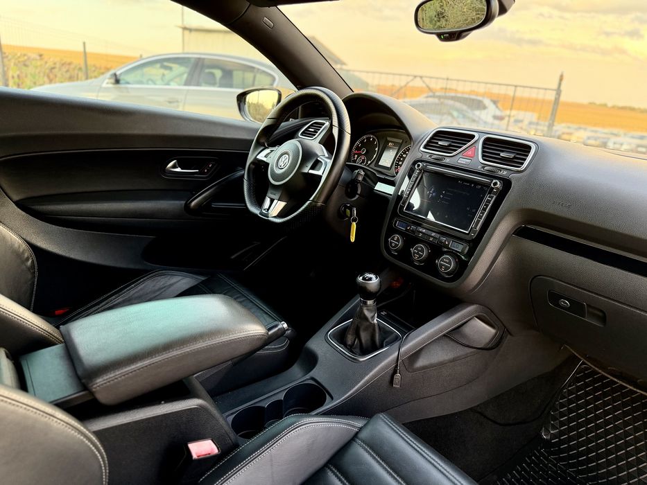 • Volkswagen Scirocco R 2.0 TFSI 350 cp •Parc Auto / RATE / Garanție •