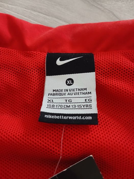 Jachetă Nike Roșie