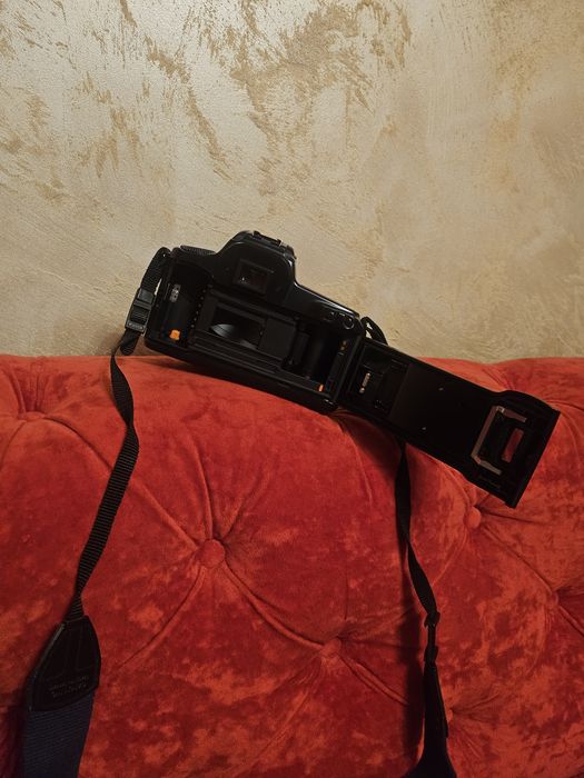Aparat foto Canon EOS 1000F
