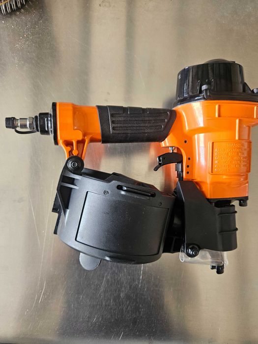 Пневматичен пистолет за ролкови пирони