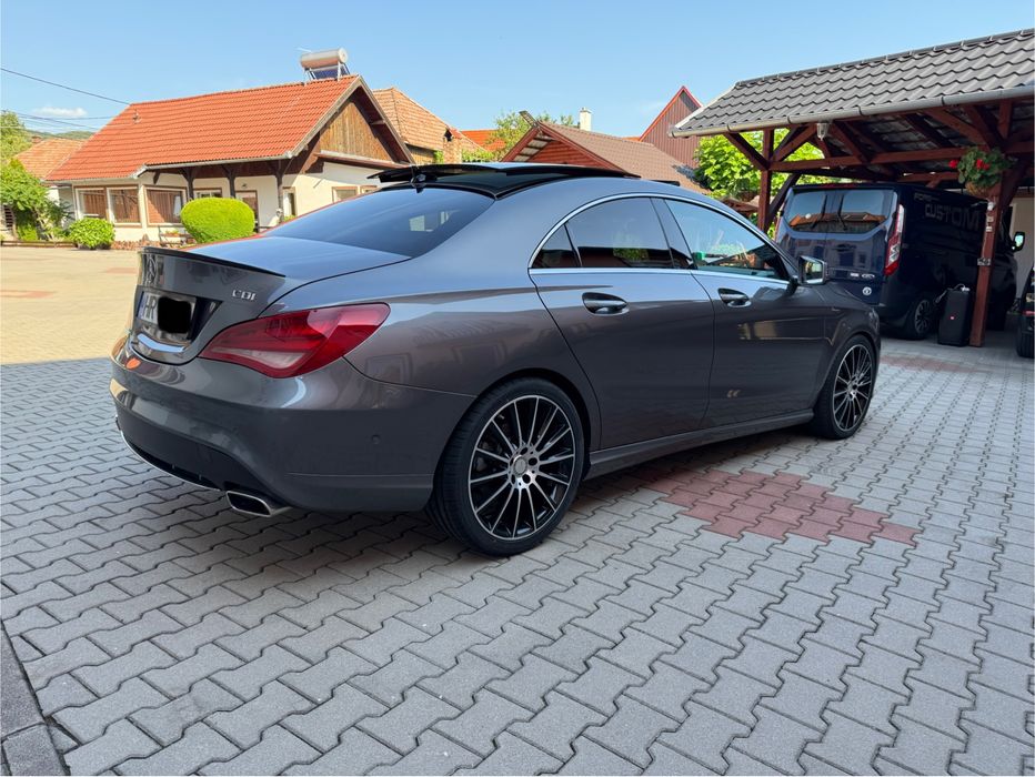 Mercedes Benz CLA 200 AMG line