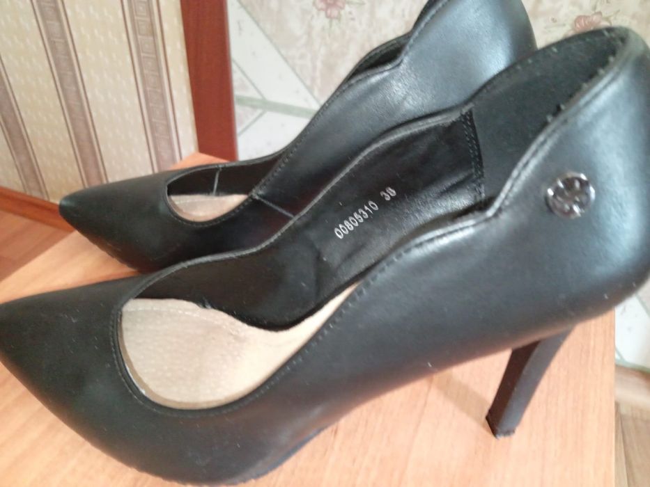 Продам туфли на каблуках