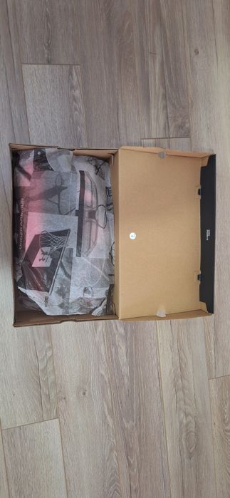 UNDER ARMOUR маратонки