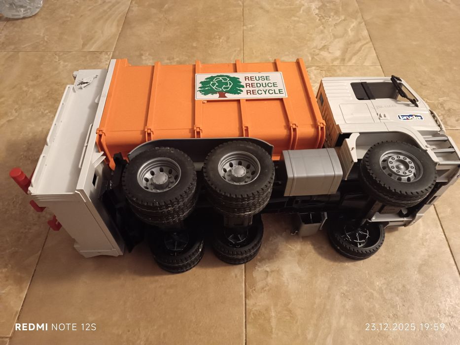 Mașină de gunoi Bruder